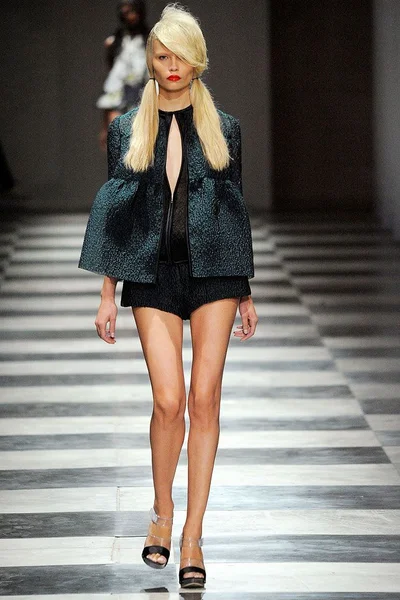 Look 26